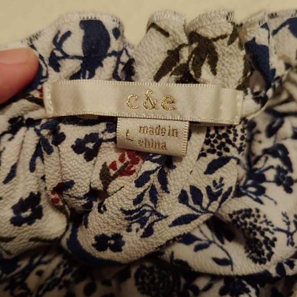 C & E blue and white sleeveless top #59 - Picture 4 of 6